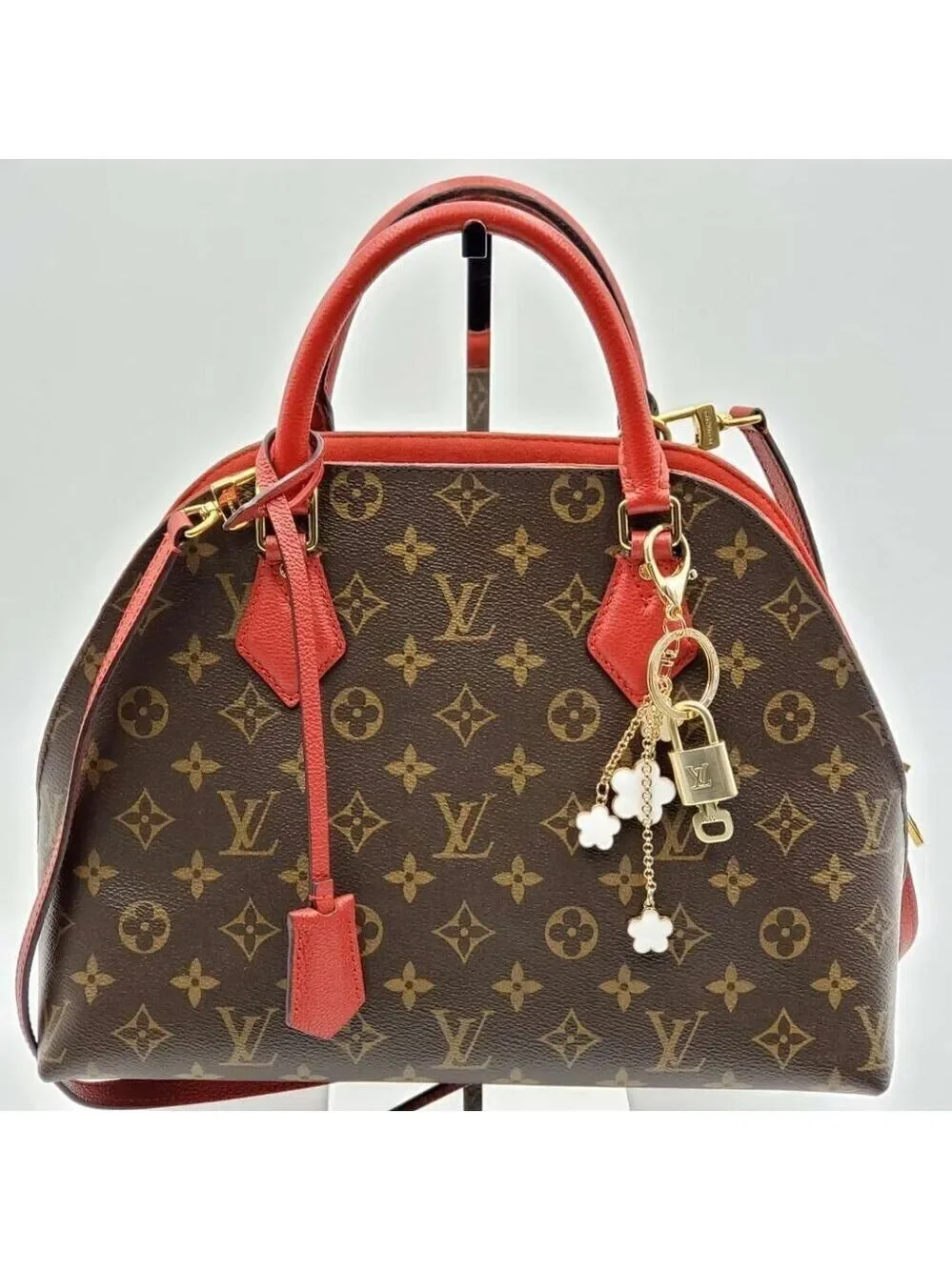 LV Gold Padlock Authentic 🔑 Luxury Bag Charm w/ Unbranded Flower Keychain